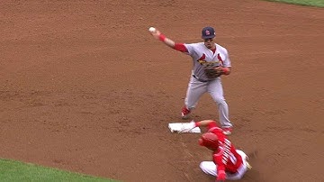 STL@CIN: Carpenter, Wong turn a 5-4-3 double play