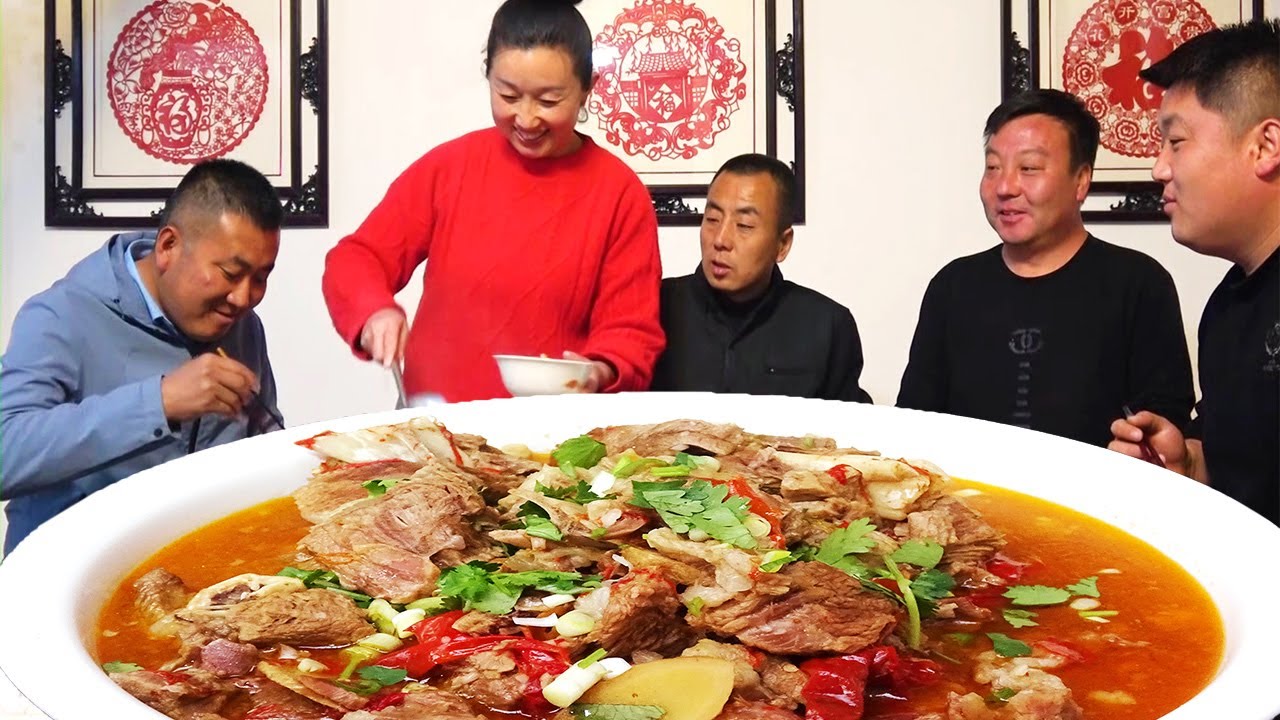 На помощь пришла подруга и приготовила баранью рульку, очень понравилось!