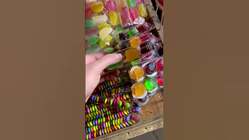 اشتريت لخلودة نفس الكانديز يلي كنت اشتريها وقت كنت صغيرة 
