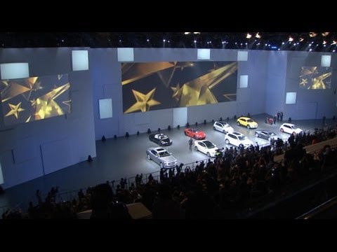Video: Ex-Bentley Dan CEO Bugatti Mencari Penyelesaian Sembilan-Rajah Daripada Volkswagen Untuk Transmisi Royalti