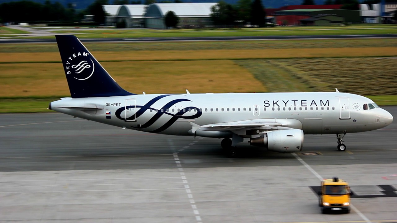 SKYTEAM Czech Airlines A319 OK-PET at Linz Airport | LOWL LNZ landing + taxi + takeoff