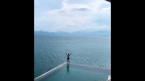 Trải nghiệm cầu trượt bể bơi vô cực hướng biển duy nhất tại Việt Nam | Six Senses Ninh Vân Bay