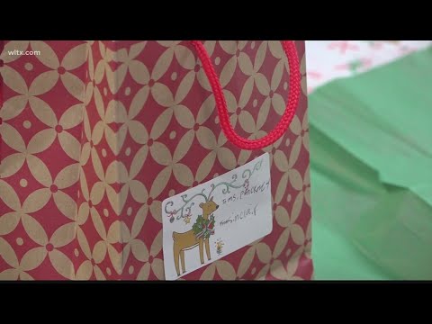 Hand Middle School opens a Christmas Shop