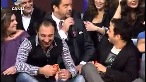 Çok Güzel Hareketler Bunlar ekibi beyaz show da !  Beyaz hacca gitmiş.