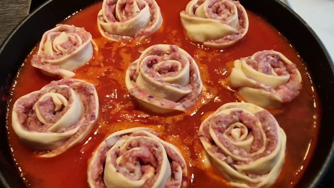 Falsche Manti / Fleisch - Teigtaschen in einer Tomatensoße mit ...