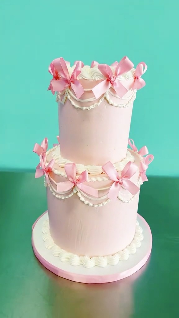 Baking love into every layer and tying it up with a bow ?? #ValentineCakeGoals