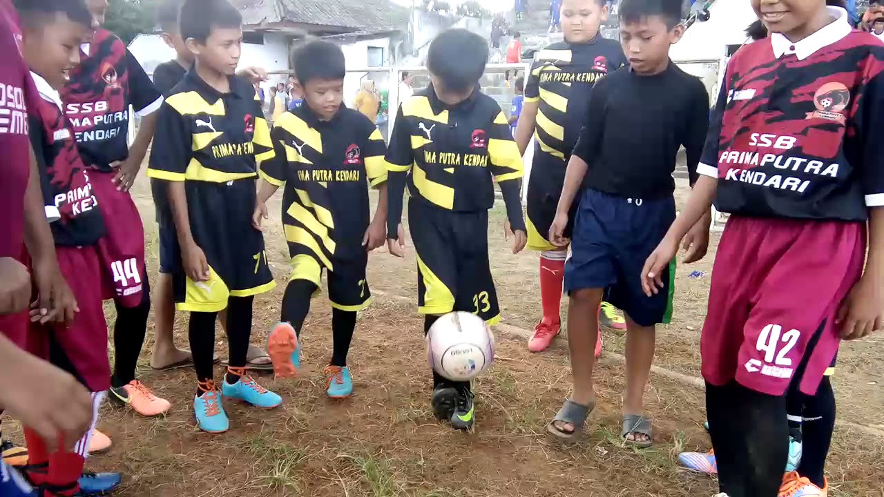 JUGGLING BOLA CALON PEMAIN TIMNAS MASA DEPAN [KAKA RONALDO MESSI]