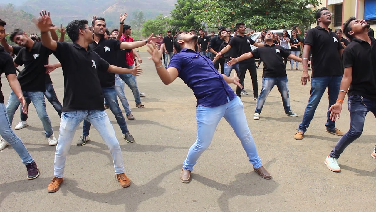 flash mob dance at college campus YouTube