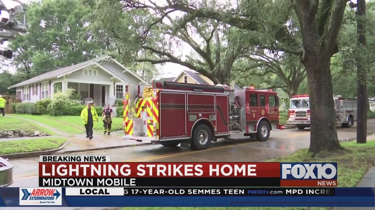 Lightning causes house fire in Midtown Mobile - YouTube