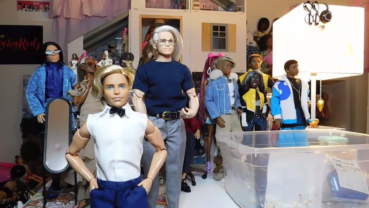 У меня появились новые модные вещи для моих Кенов и миниатюр.