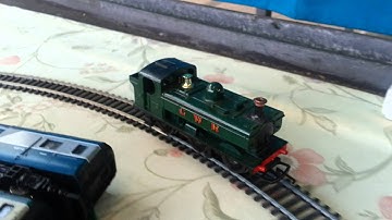 OO Model railway Tri-ang Hornby GWR 0-6-0 with working Smoke Unit