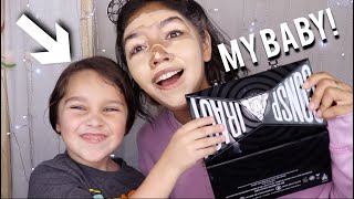 MY BABY DOES MY MAKEUP!