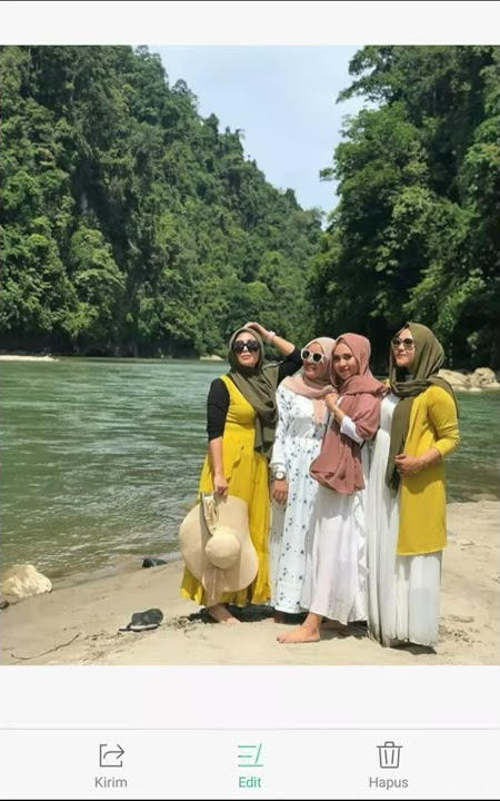 Status WA Trending,  Mereka menghalangi Pemandangan Yang Lebih Indah