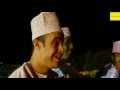 المسكين خايف من صوت الرصاص ولكن ما احلى برائته