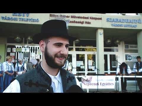A Hajdúböszörményi Népzenei Együttes produkciója a főtéren