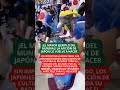 Aficionados japoneses limpian el estadio tras el partidazo contra Países Bajos