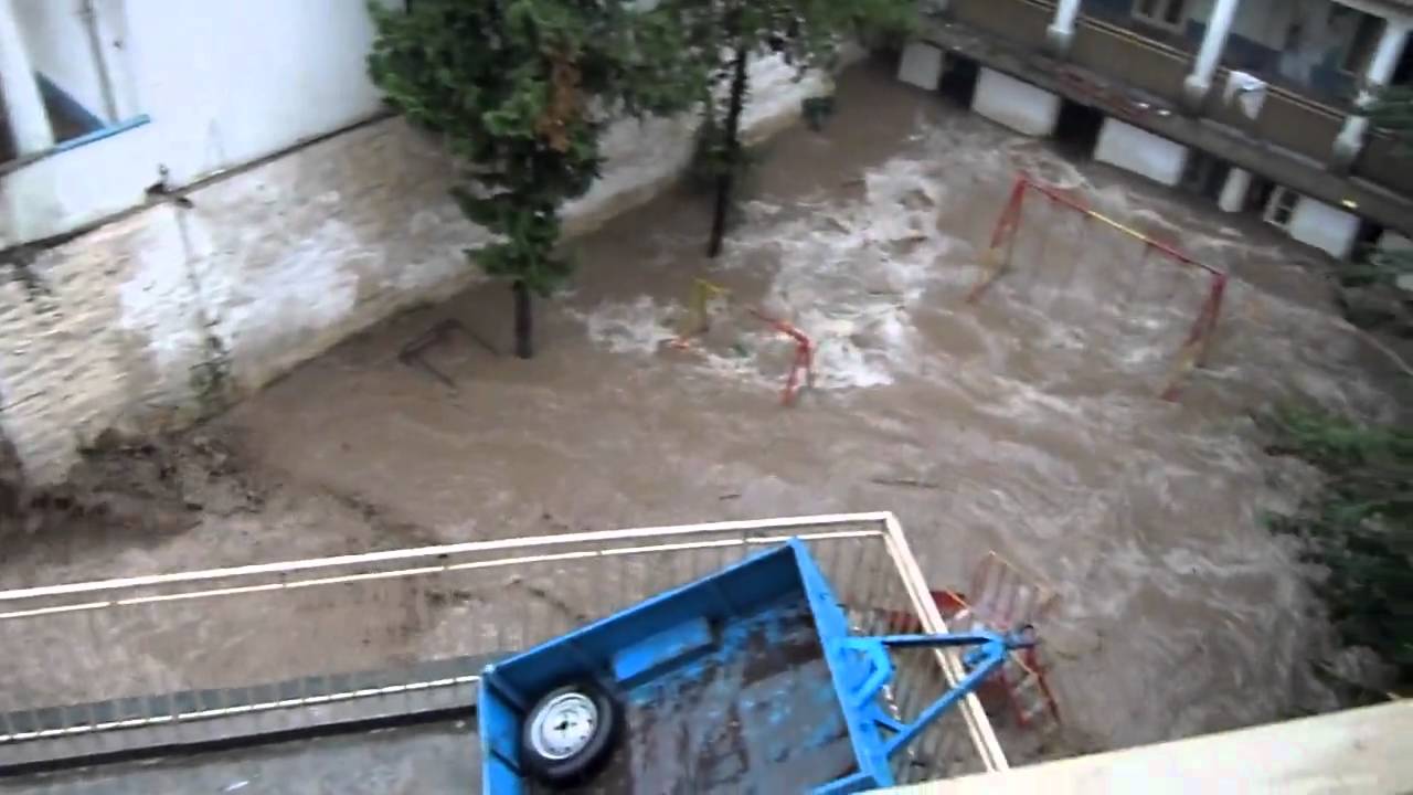 Pakistan Bahrain, Swat Flood 2010.MOV