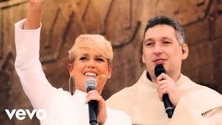 Padre Marcelo Rossi - Erguei as Mãos (Video Ao Vivo) ft. Xuxa