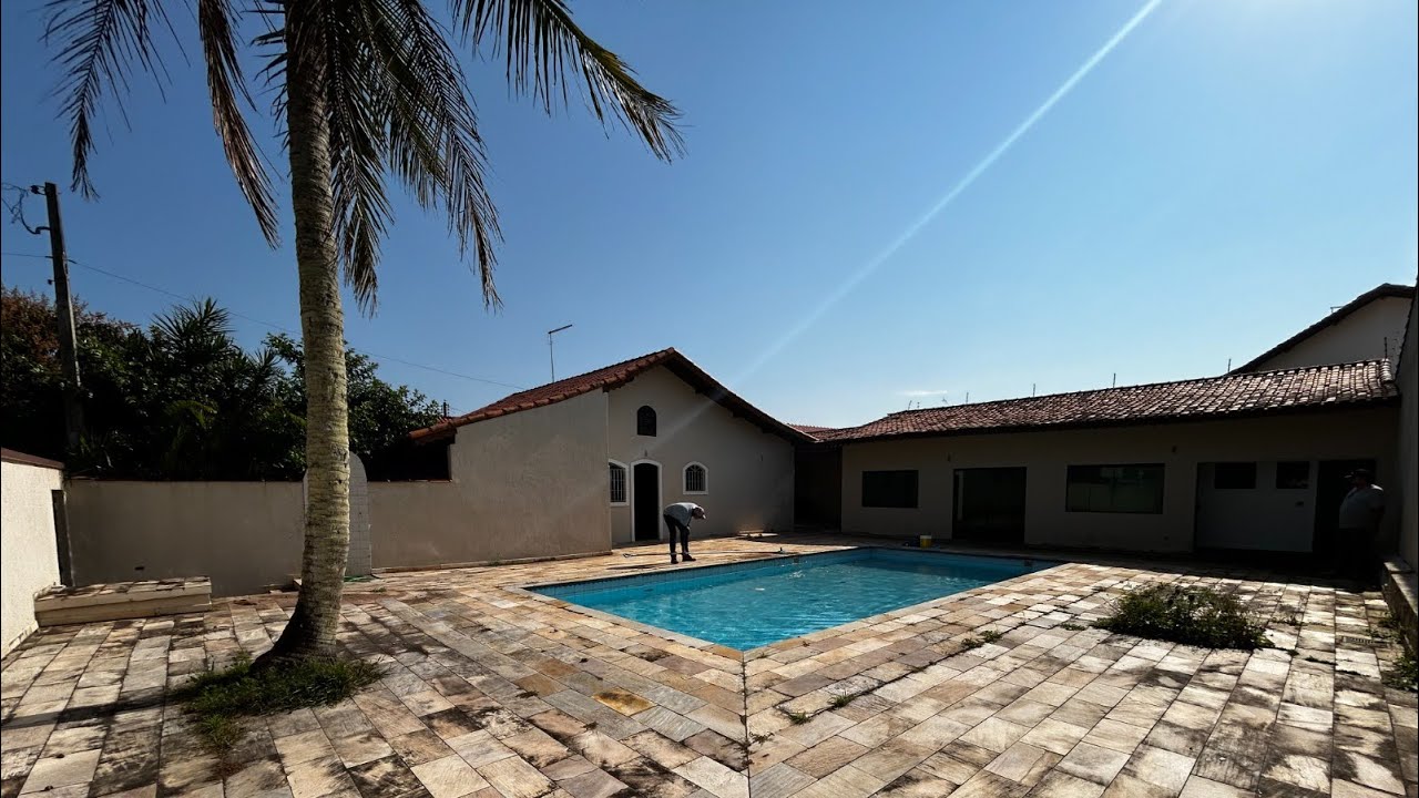 CASA COM 500 METROS DE AREA TOTAL BEM PERTINHO DO MAR IMPERDIVEL