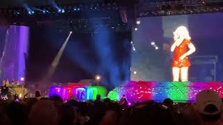 Sabrina Carpenter / Busy Woman【 Coachella 2026 Headliner 】 Apr 10Th