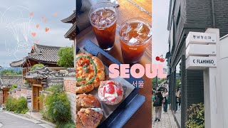 seoul • 서울 • bukchon • gyeongbokgung 경복궁 • autumn • myeongdong • cat cafe • 북촌한옥마을 • blue lemonade