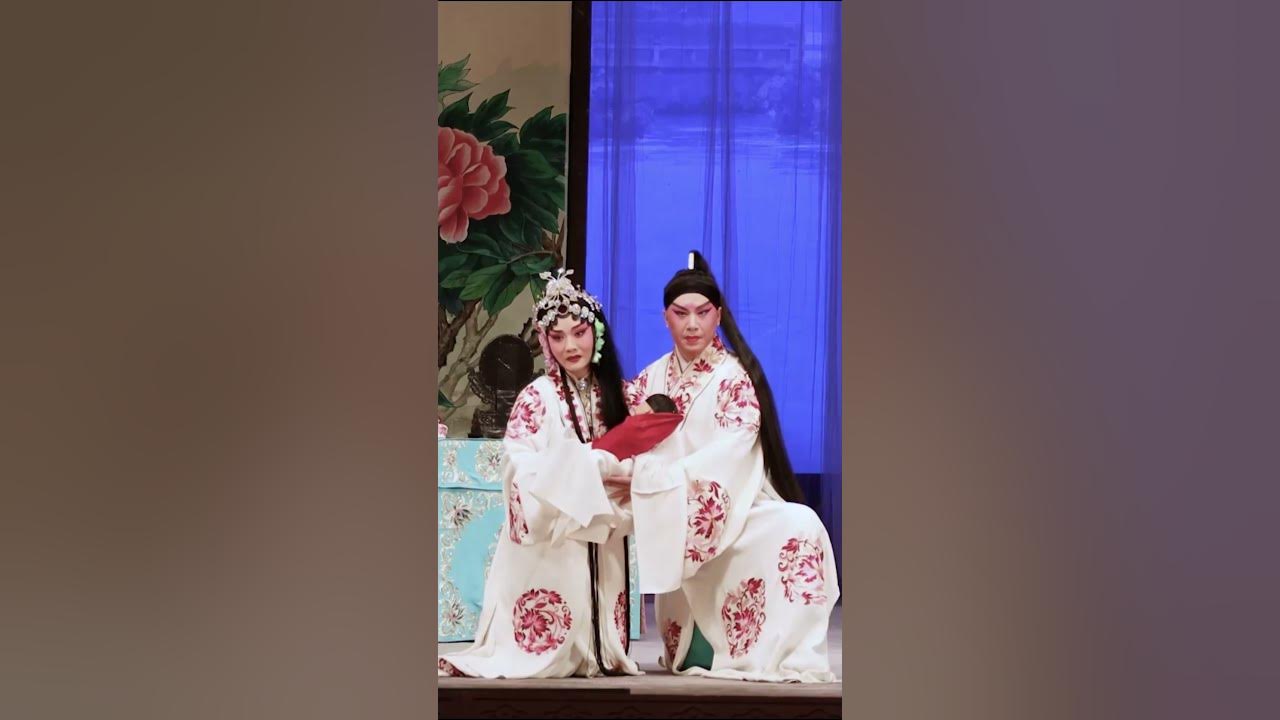 白素贞怀抱襁褓中的儿子万般不舍 #京剧 #白蛇传 #白娘子 #陈张霞