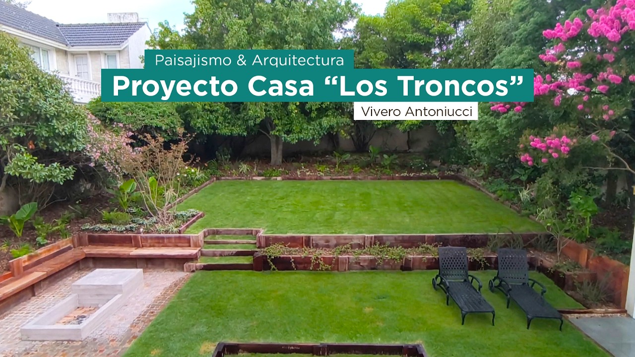 Paisajismo. Proyecto Casa Los Troncos. Jardín en desniveles con living. Fogonero y solarium