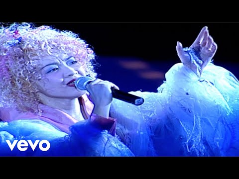 陳慧嫻 Priscilla Chan - 與淚抱擁 (Live from 雪映美白'96演唱會)