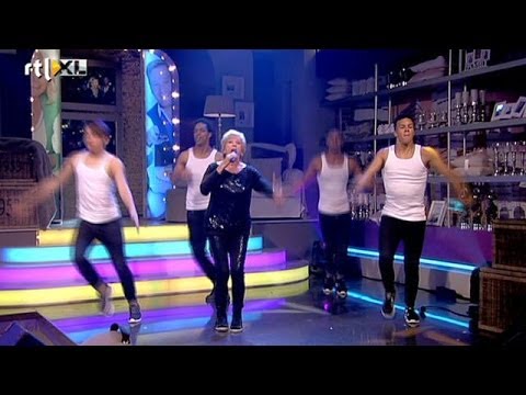 Ria Valk met haar carnavalsliedje 'Oma wil een toy - CARLO & IRENE: LIFE 4 YOU