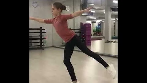 Александра Трусова триксель в зале