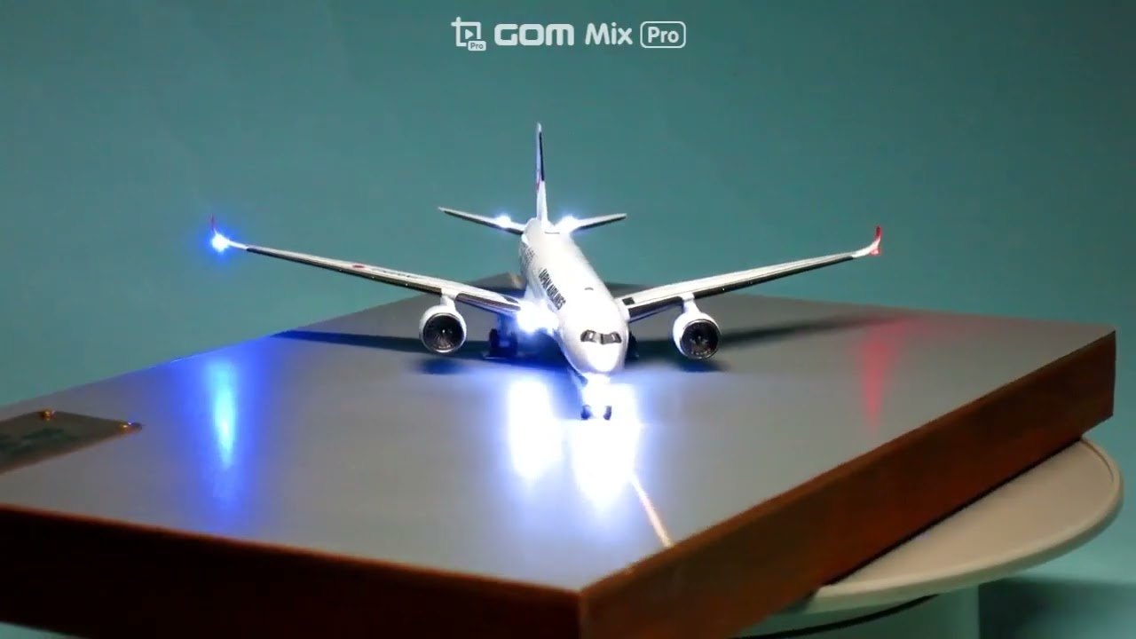 1/500 JAL AirBus A350-900 JA01XJ(マイコン電飾) の展示中 || Museum