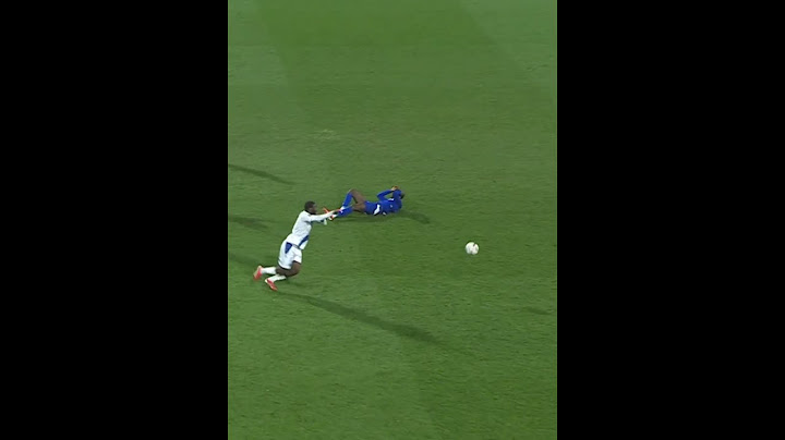 What a save 🤯🧤 #Ligue1McDonalds #football #rcsa #goalkeeper #footballedit