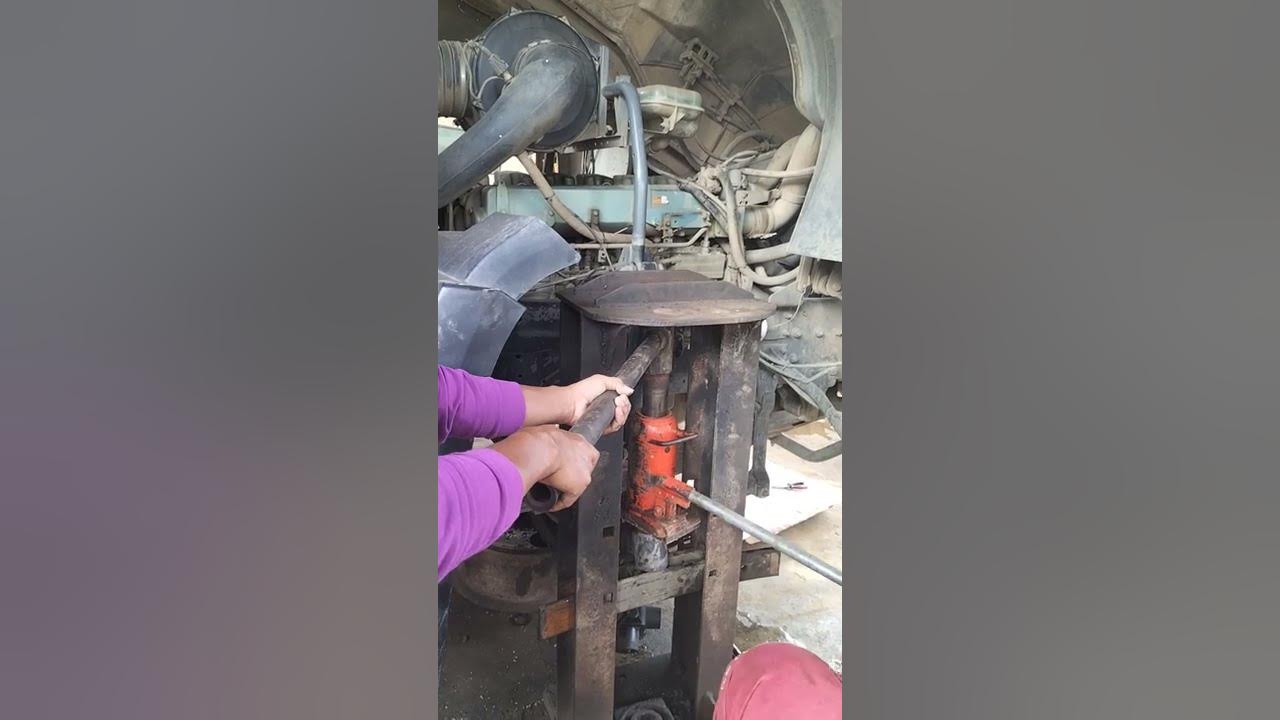 howo 371 dump truck remove king pin YouTube