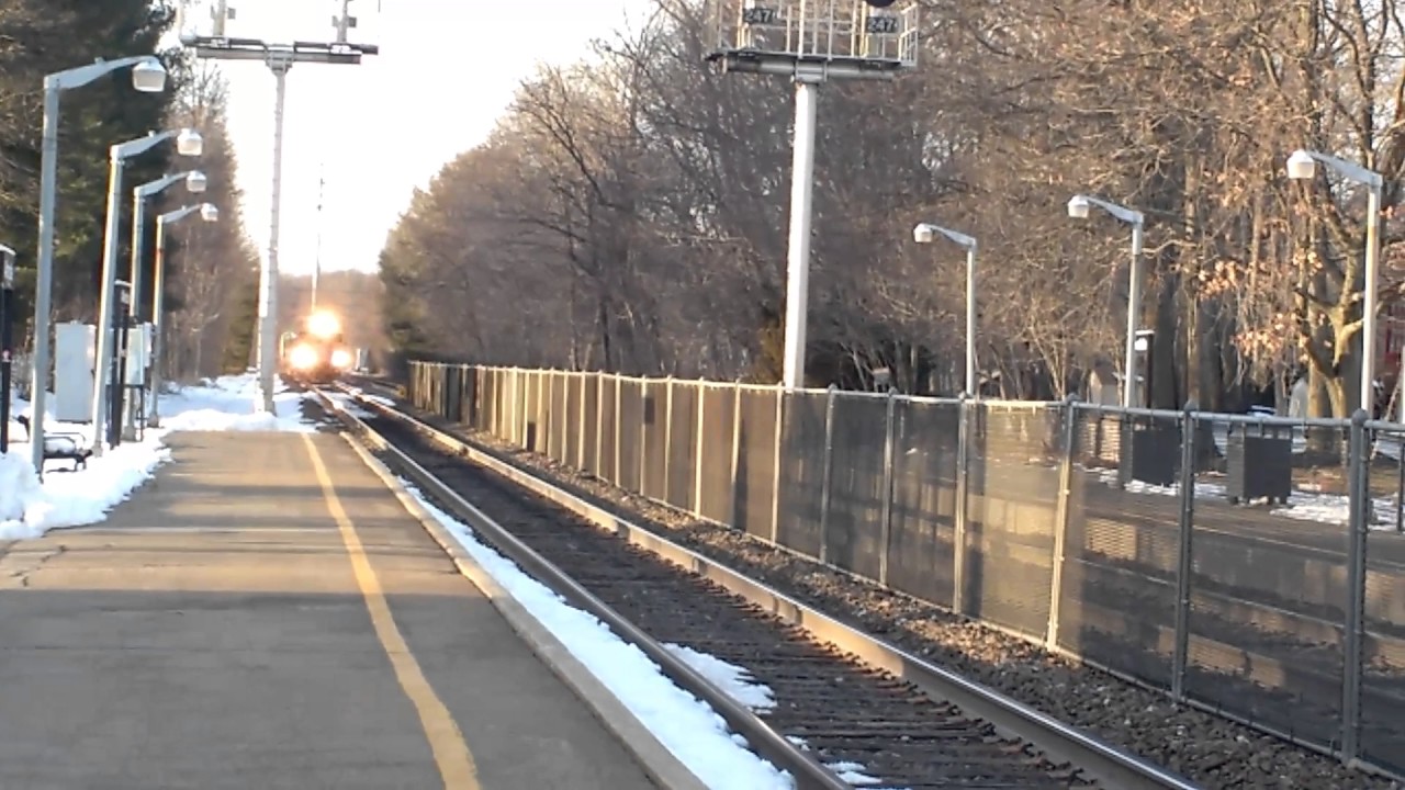 4913 Metro North train goes by at Allendale Station YouTube