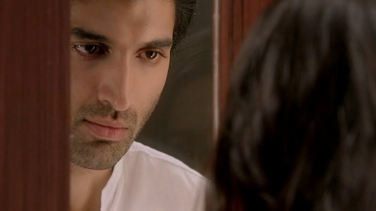 مشهور ولكن عايش في الدنيا غريب لافي صاحب ولا حبيب لحد ماظهر الحب في حياته ولكن الحب كان السبب.......