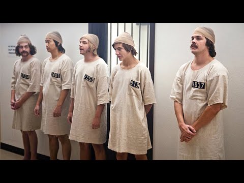 Видео: 18 человек участвуют в тюремном эксперименте, играя ЗАКЛЮЧЕННЫХ и ОХРАННИКОВ [краткий пересказ]