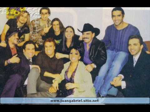 Juan Gabriel con amigos