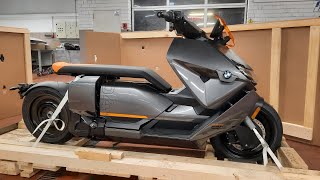 BMW CE 04 Unboxing