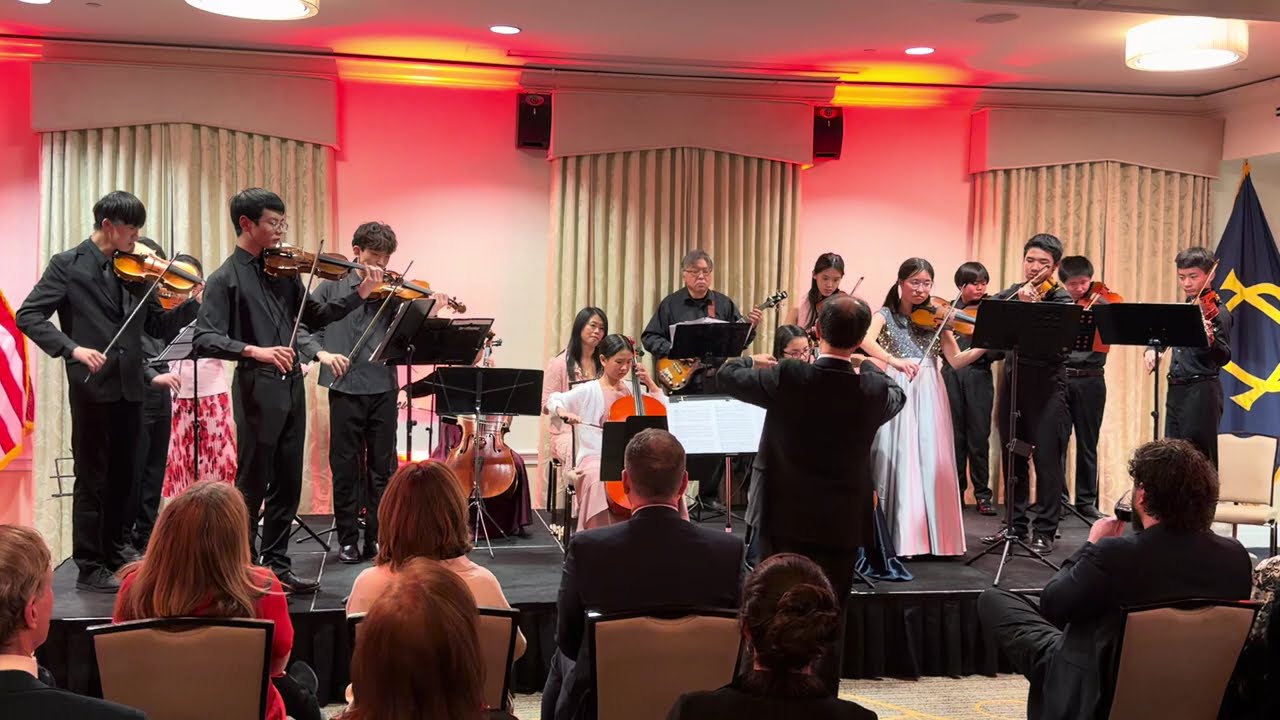 月亮代表我的心， The Moon Represents My Heart