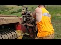 Making square bales (With a New Holland Hayliner 68)