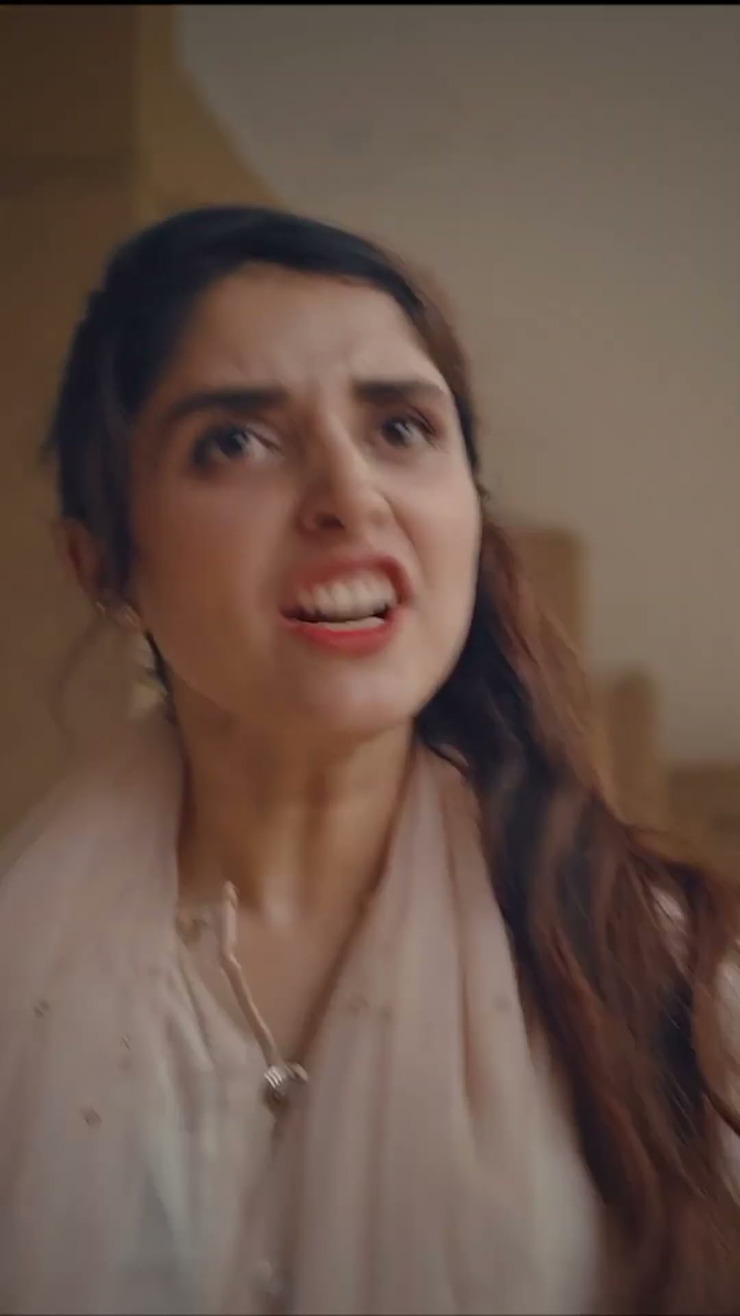 CHIPKALI? ban kar dikhao!? | #mahirakhan #shorts