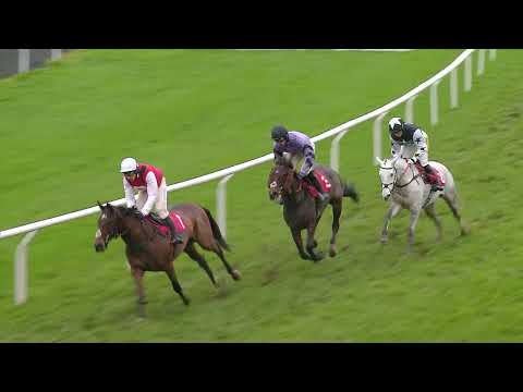 Mares’ hurdle contender? Miranda oozes class at kempton, and grade one targets now await! Racing tv
