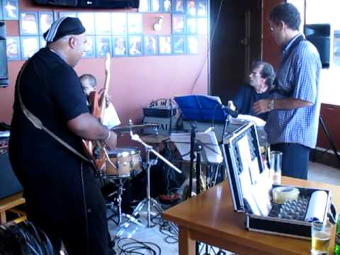 Larry Jean Louis's Band. Tasquita Cambullonera (ag...