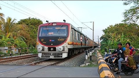 Rarest Emu Local Train : Howrah-Katwa BEML EMU TRAIN High Speed Passing At Railgate