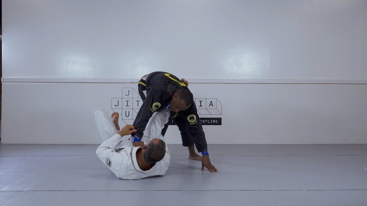 Lapel sweep from De La Riva Guard - YouTube