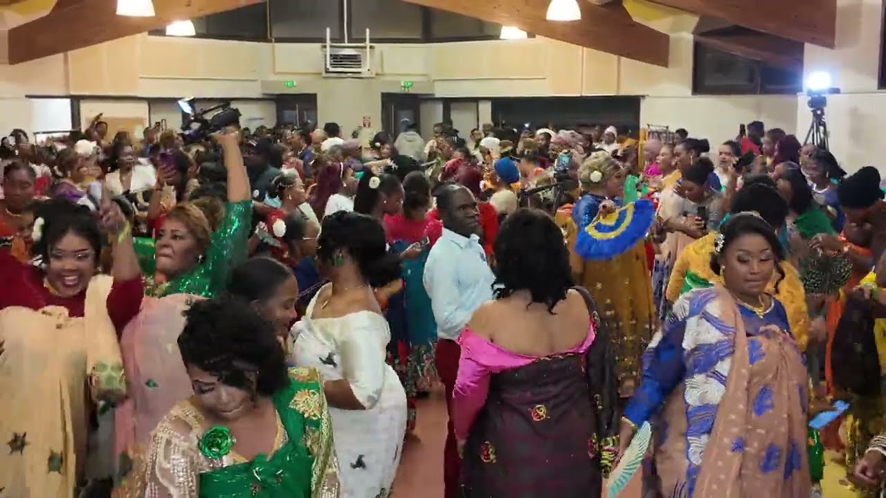 Motamo - M'biwi à Clermont Ferrand ( Wesh x Larbah ) - [ Tournée 2024/2025 ]