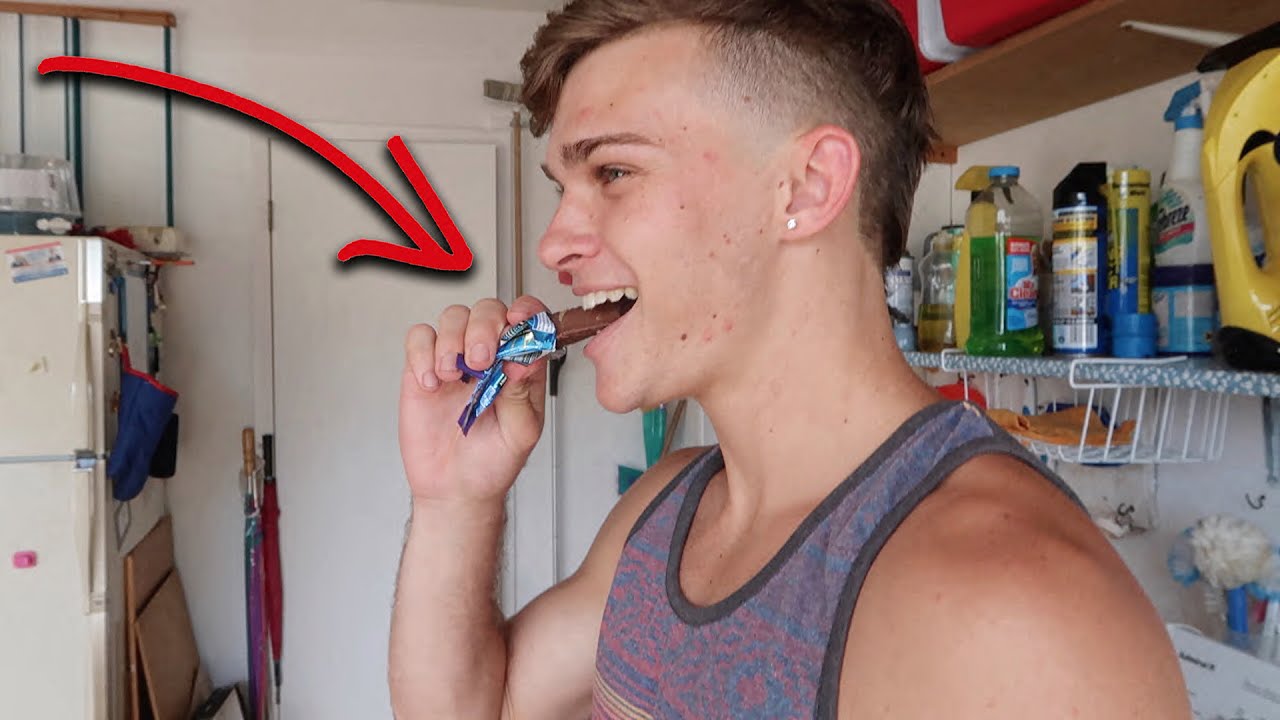MY AMERICAN FRIEND TRIES BRITISH CANDY FOR THE FIRST TIME!! 😱