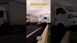 Acidente Entre Carro E Caminhão Na Rodovia Anhanguera Em Frente A Ouro Fino