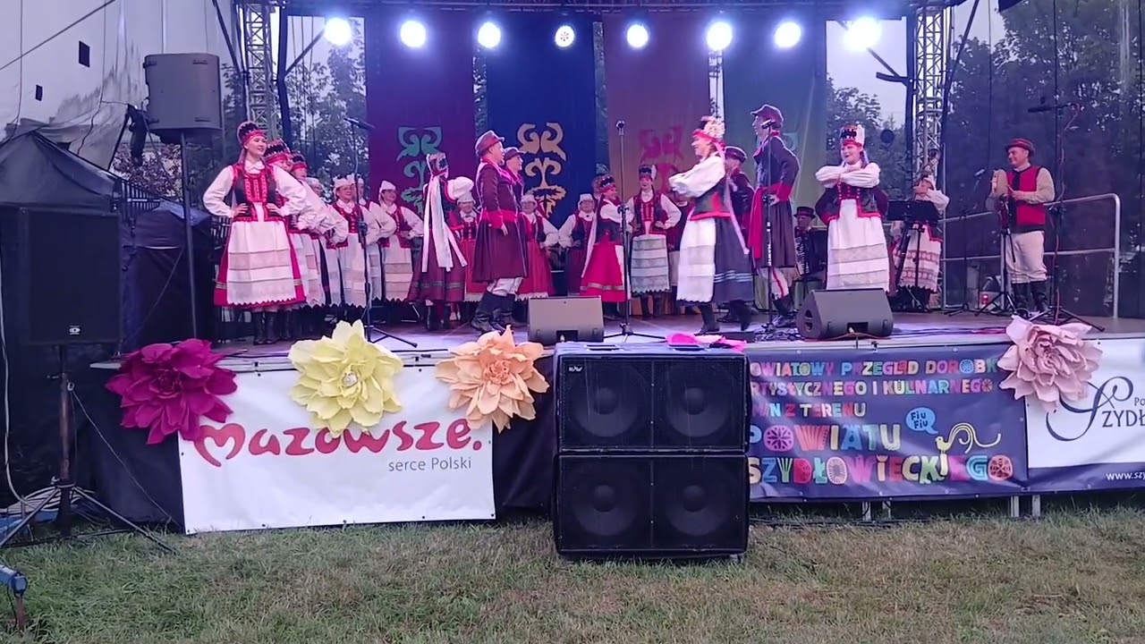 Wspaniała bawiąca się kapela, bawi nas swoją muzyką - Coś wspaniałego 