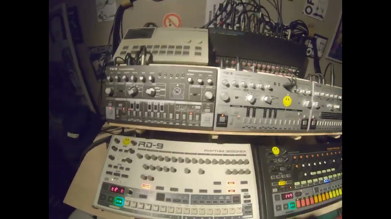 Acid Ghetto House Live - Mackie CR1604 Distortion